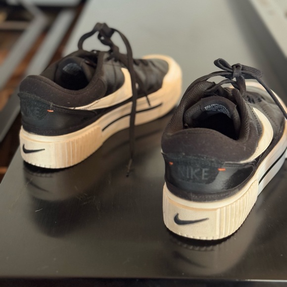 Nike Classic Black and White Low-Tops platform - Picture 3 of 4